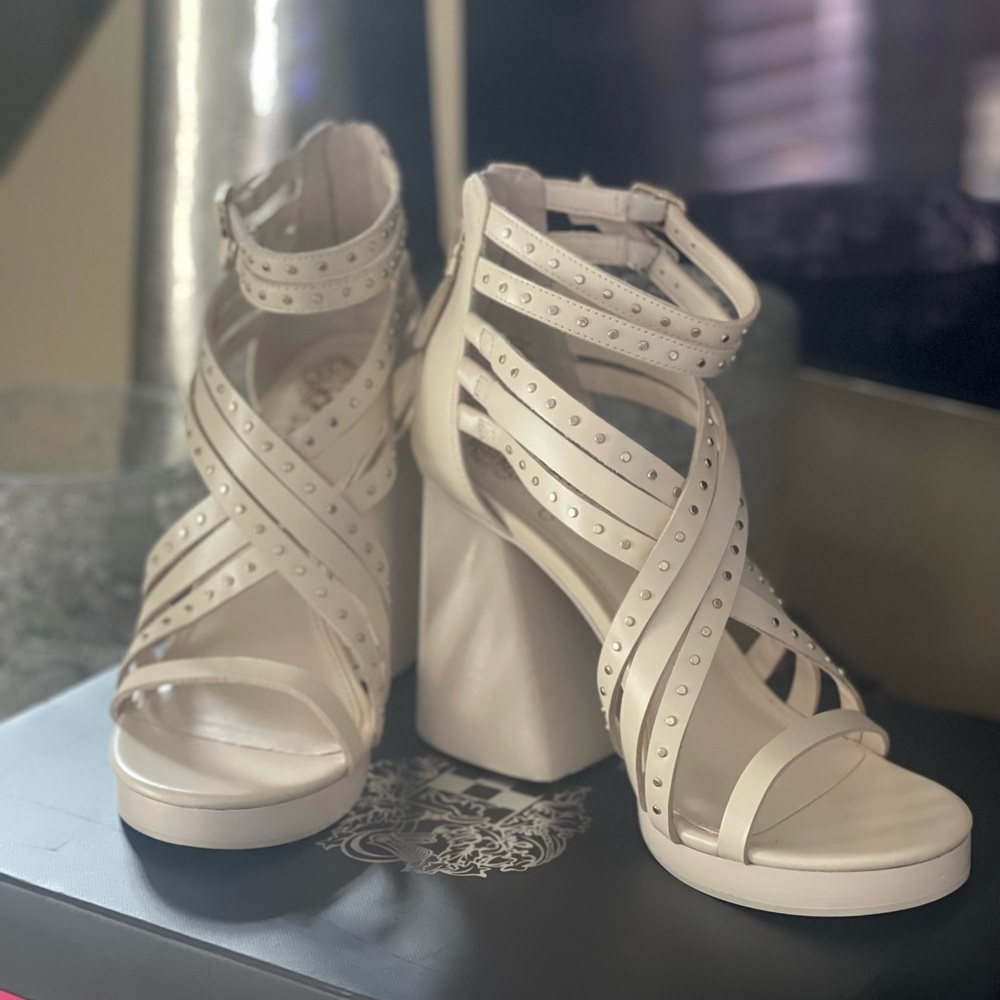 NIB Vince Camuto Nanthie Platform Women's Sandal in Warm Vanilla size 9